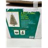 Image 2 : 4' Pre-Lit Hillside Pine Tree
