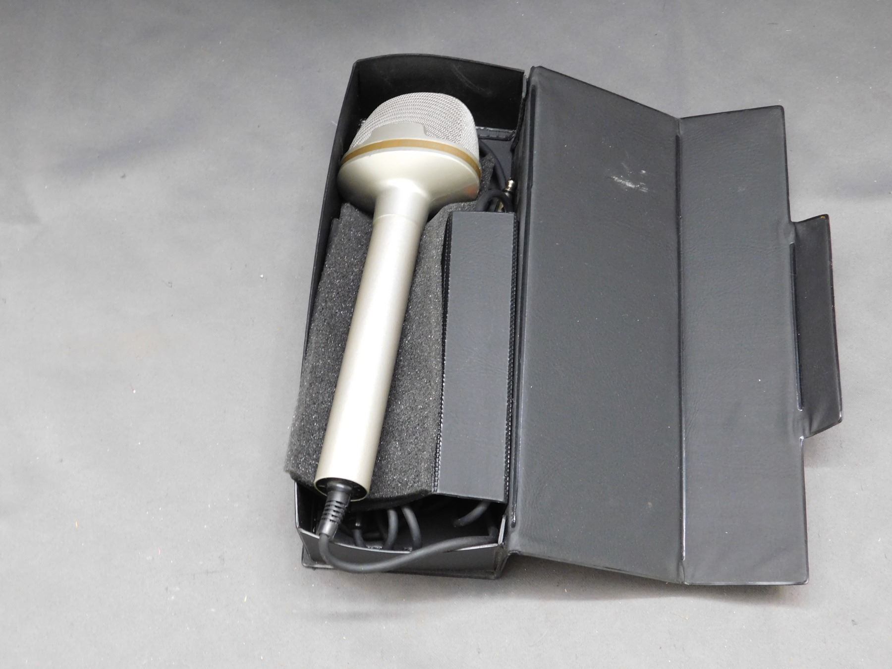 Dual Pattern Microphone Model 33-9198 Realistic