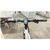 Image 3 : DOST DROP GLACIER WHITE 9 SPEED, 17.5"ELECTRIC BIKE; 500W MID DRIVE MOTOR, 100 KM RANGE, 120 NM