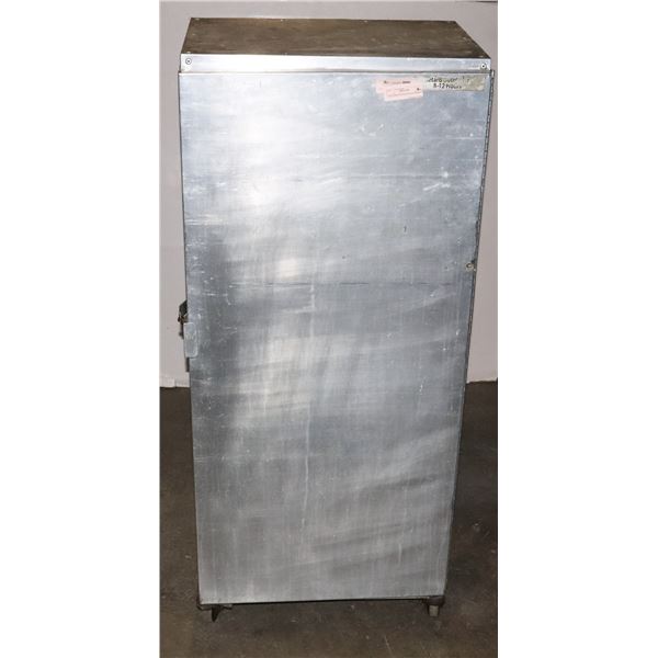 ENCLOSED BUN RACK ON WHEELS