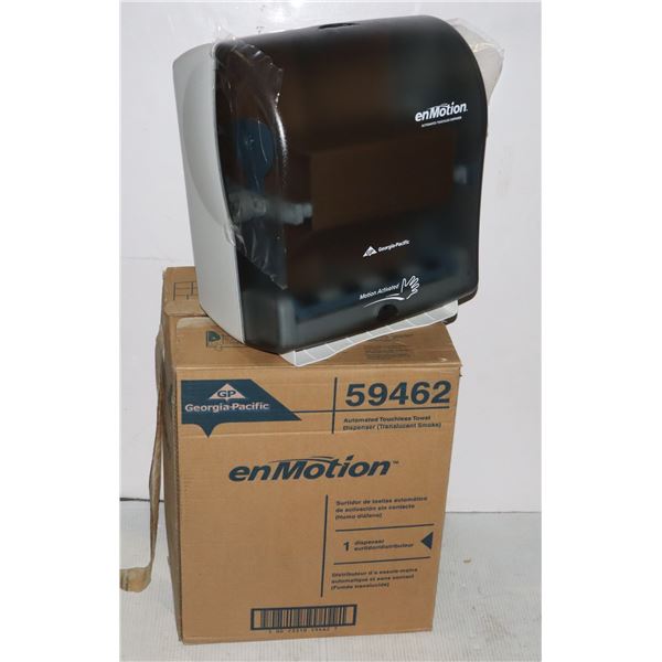 NEW ENMOTION AUTOMATIC TOUCHLESS PAPER TOWEL