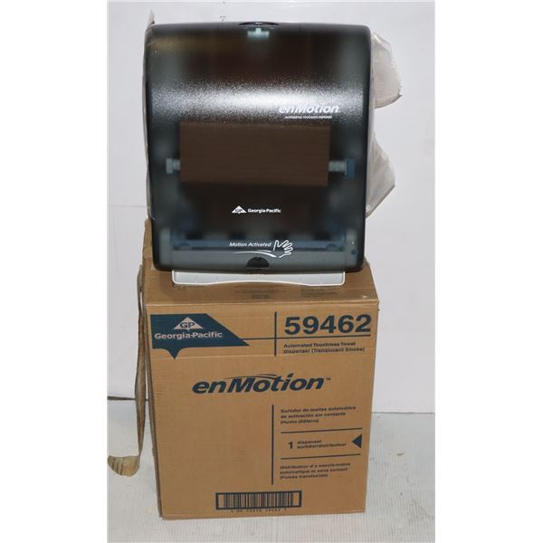 NEW ENMOTION AUTOMATIC TOUCHLESS PAPER TOWEL