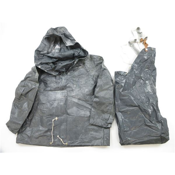 FINISH MILITARY RAIN SUIT LOT