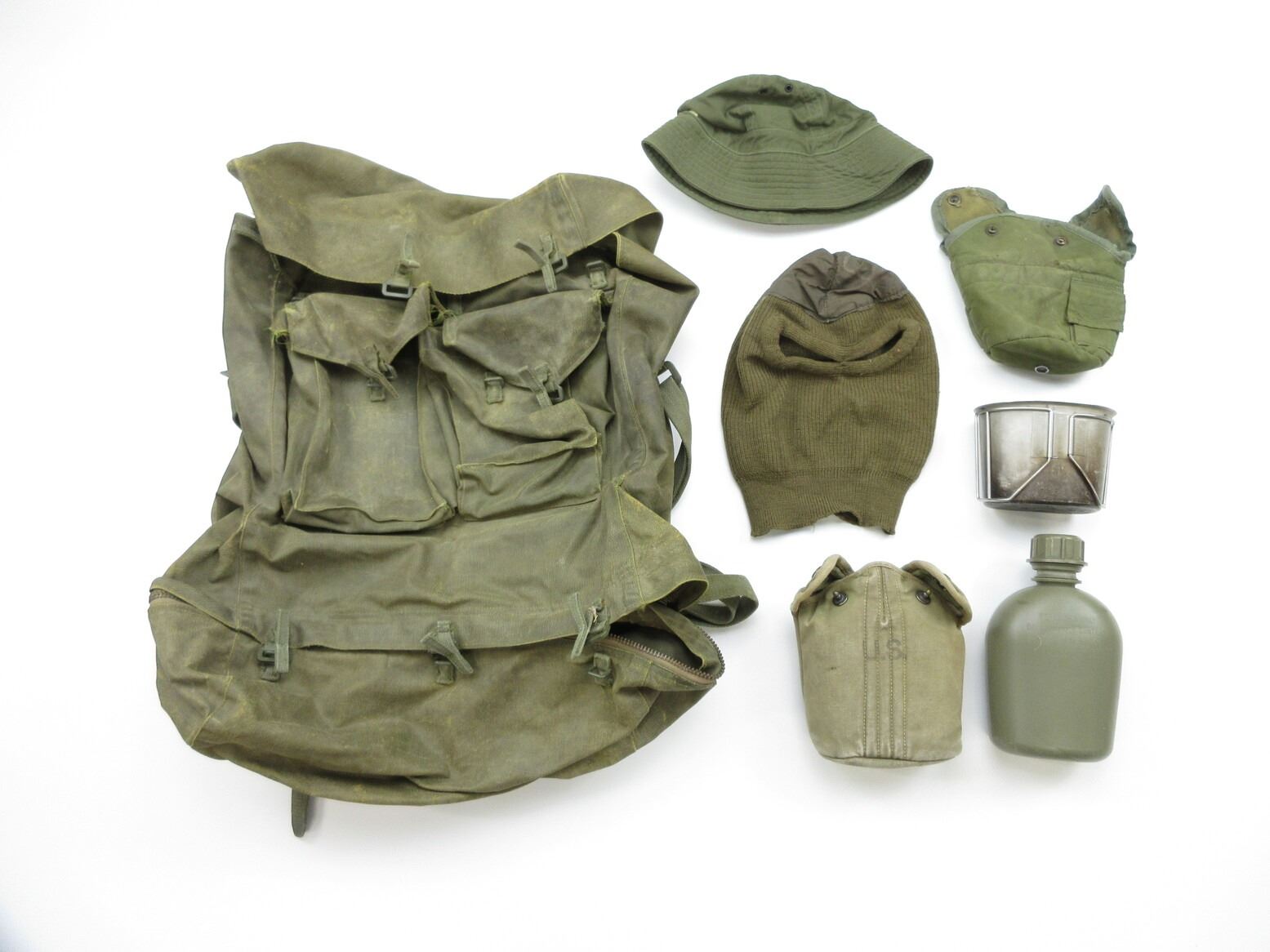 64 Pattern Rucksack CANADIAN MILITARY PATTERN 64 BACKPACK, ETC. LOT