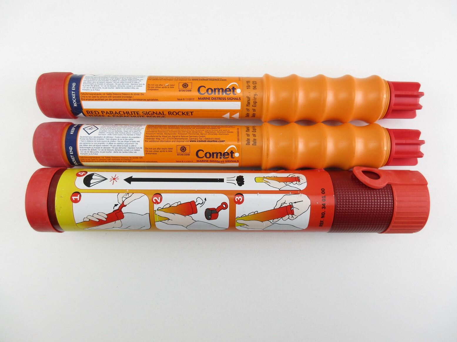 ASSORTED COMET AND IKAROS HAND-HELD FLARES LOT