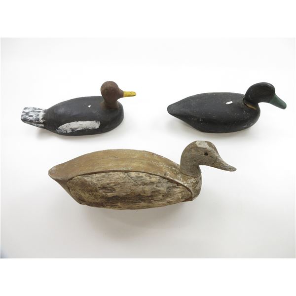 ASSORTED WOODEN DUCK DECOYS LOT