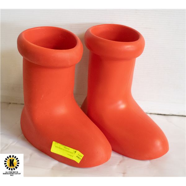 RED SHOES 10.75 INCH SOLE