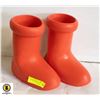 Image 1 : RED SHOES 10.75 INCH SOLE