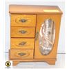 Image 1 : JEWLELRY BOX WITH CONTENTS