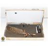Image 1 : FEATHER PEN WITH INK BOTTLE