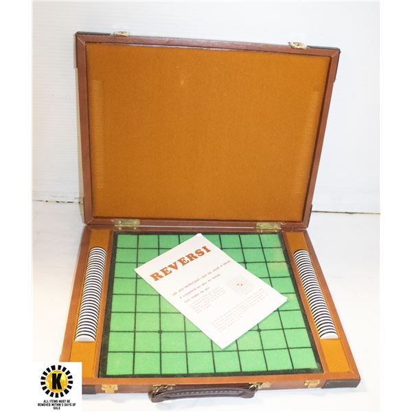 REVERSI GAME IN LEATHER CASE COMPLETE