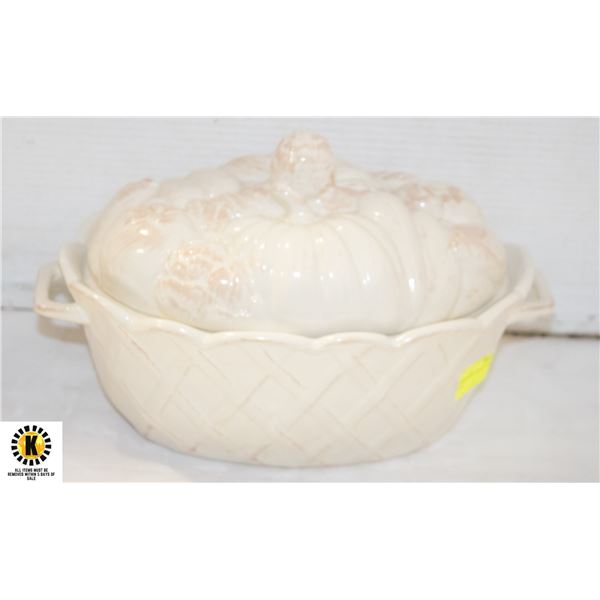 VINTAGE SOUP TOURINE/COOKIE JAR