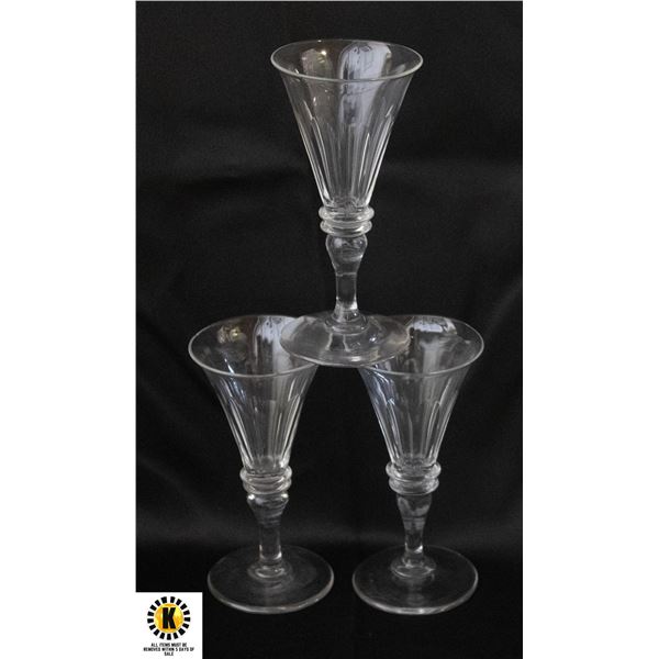 ETECHED THREE PIECE APPARTIEF GLASSES