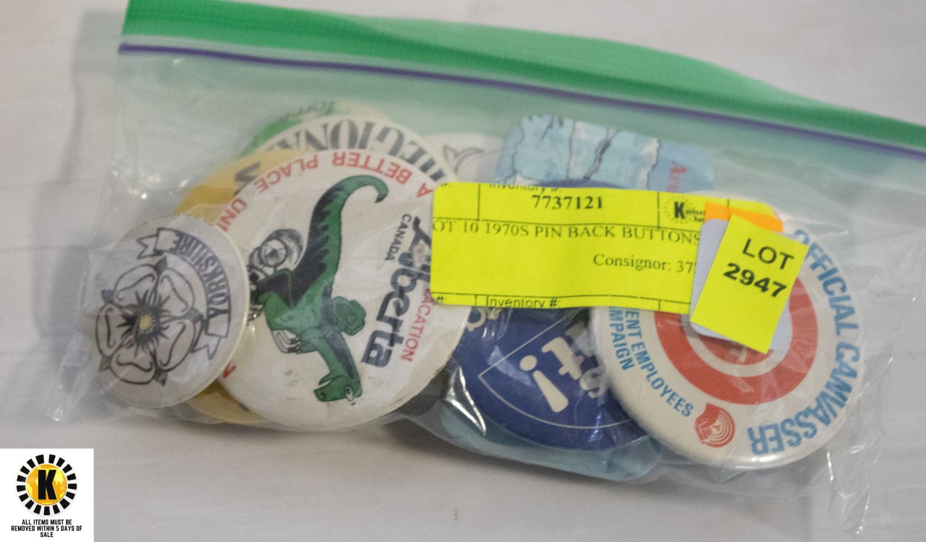 Vintage Evil Knievel pin-back Buttons - riding a motorcycle Vintage Evil Knievel pin-back Buttons - riding a motorcycle