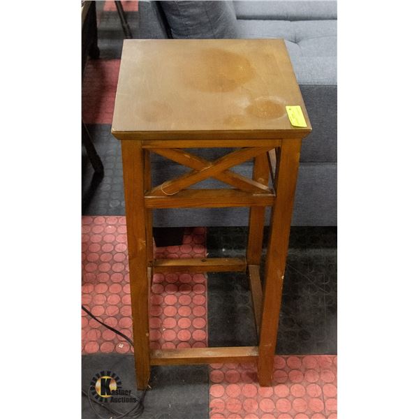 PLANT STAND H-28.5" W-13.25" L-13.25"