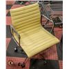 Image 1 : HYDRAULIC LIFT CHROME OFFICE CHAIR