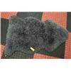 Image 1 : 3 FOOT AUTHENTIC AUSTRALIAN SHEEPSKIN RUG-ESTATE