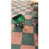 Image 1 : SCOTT'S GARDEN SEEDER/SPREADER