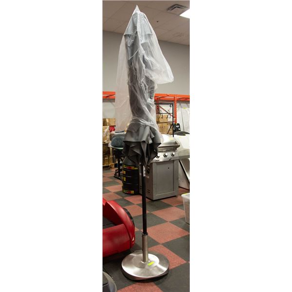 STAINLESS STEEL WHEELED UMBRELLA BASE & UMBRELLA