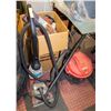 Image 1 : 2 ESTATE VACUUMS