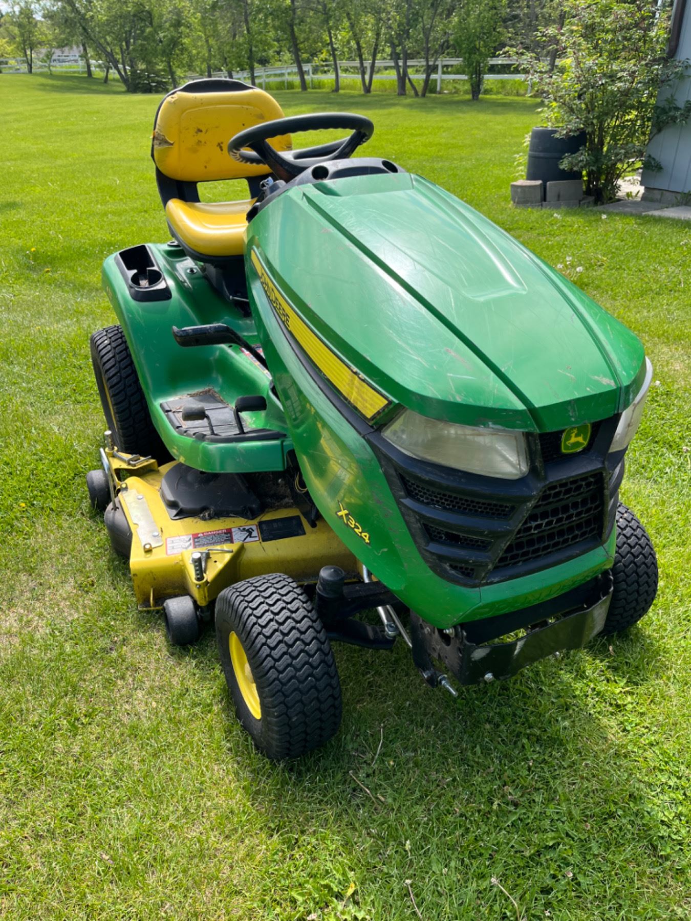 John Deere X324 Lawn Tractor - Sunrise Estate Services Ltd
