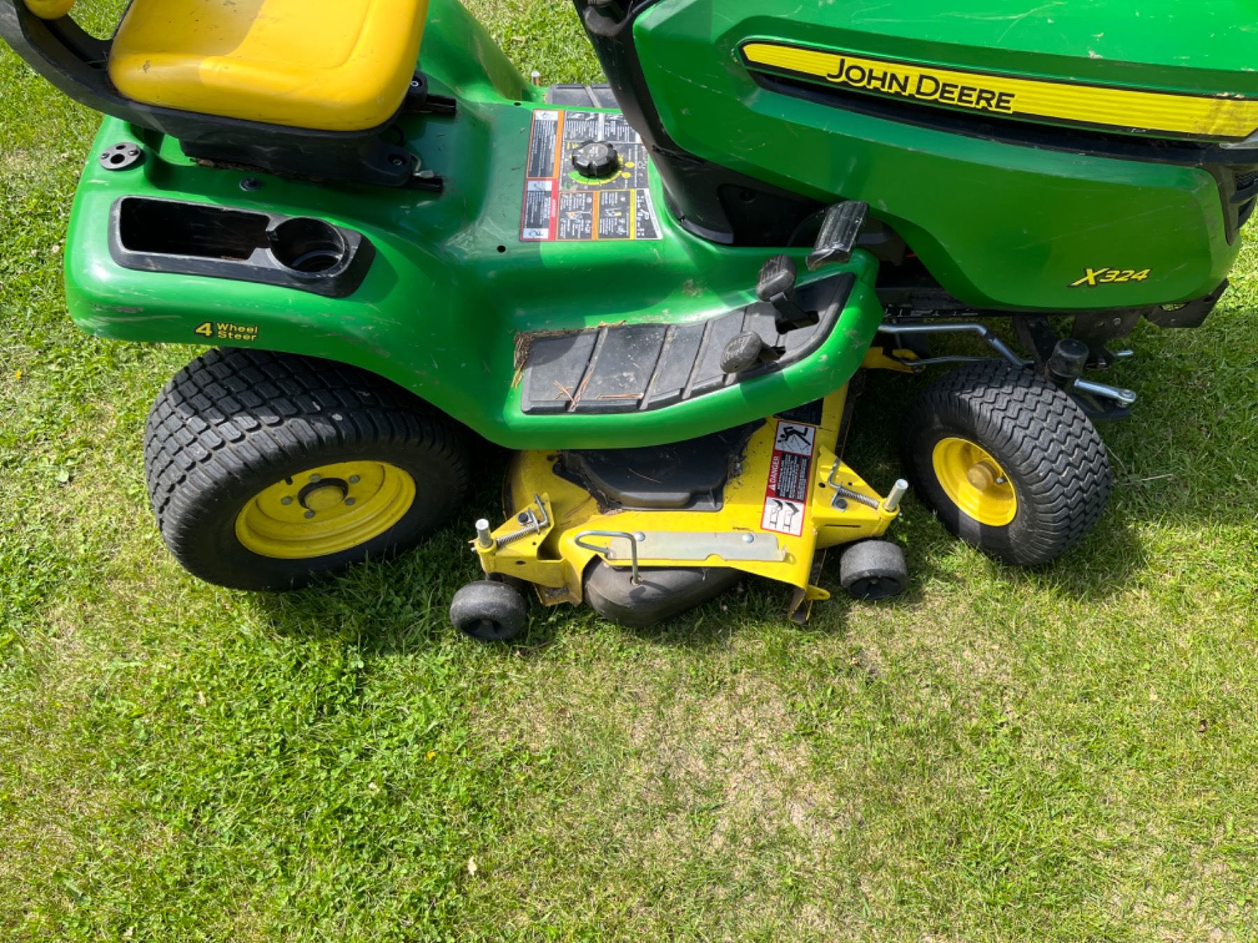 John Deere X324 Lawn Tractor - Sunrise Estate Services Ltd