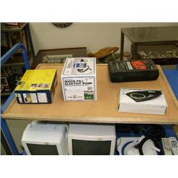 Lot of: Floodlight, electric pump, electric putting cup, emergency cob radio and cork board(172)