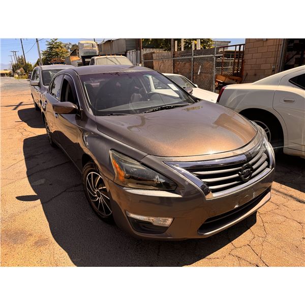 2014 Nissan Altima - CLEAN/121,779 Mi