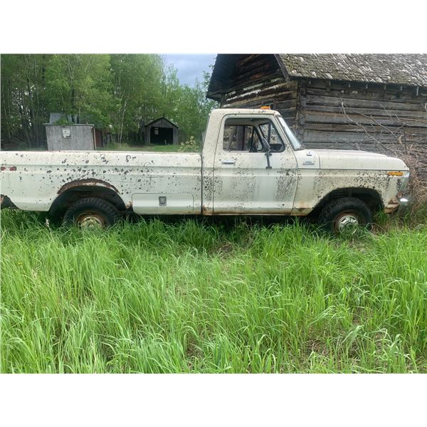 1978 Ford 4x4 1/2 Ton, SN. F14HRBJ2852, V8-4spd, glass has been knocked out, side tool box, not runn