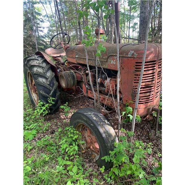 IH W6, SN. 8131J, pulley, appears complete