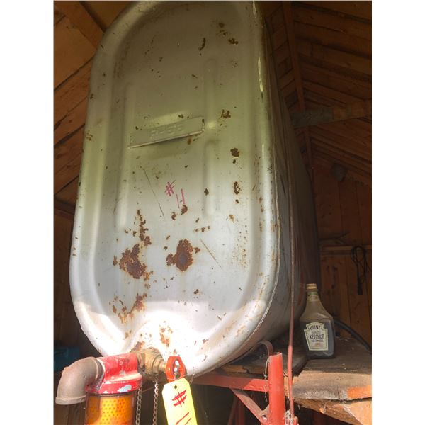 Oval fuel tank & stand (Buyer responsible to load out)