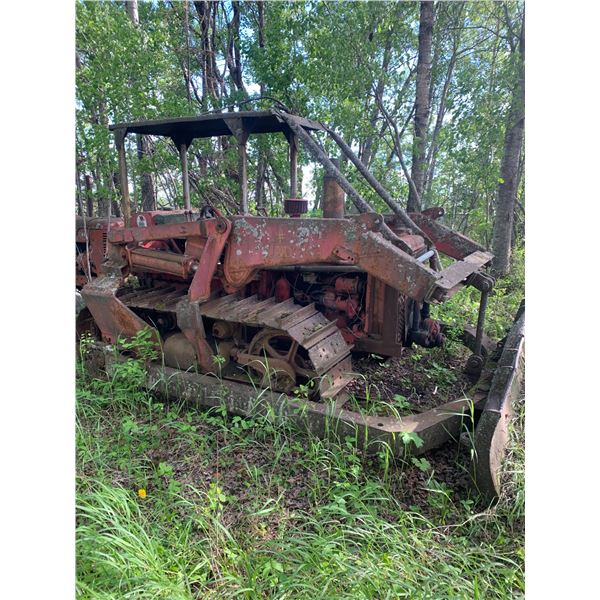 TD-9 c/w dozer, rear pulley, hyds, not running (Buyer responsible to load out)