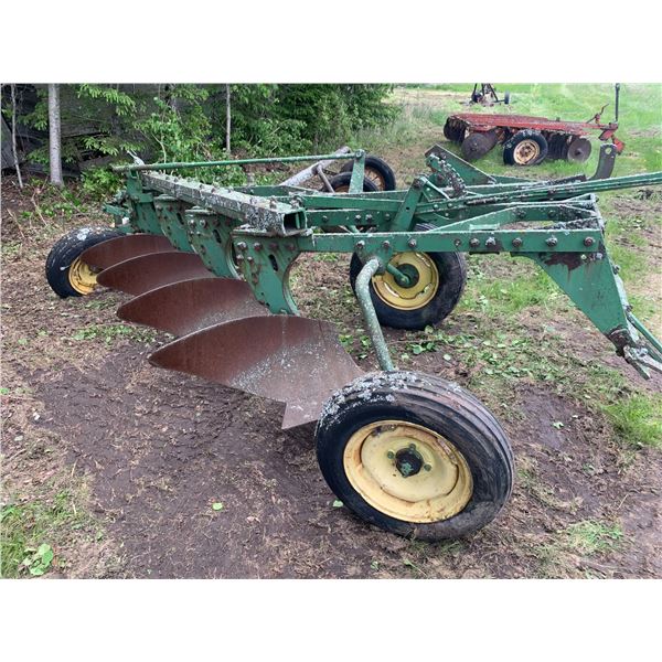 JD 4 btm plow, missing colters