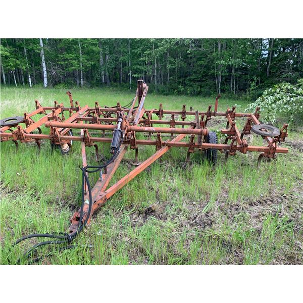 Approx. 16 ft cultivator c/w hyd ram