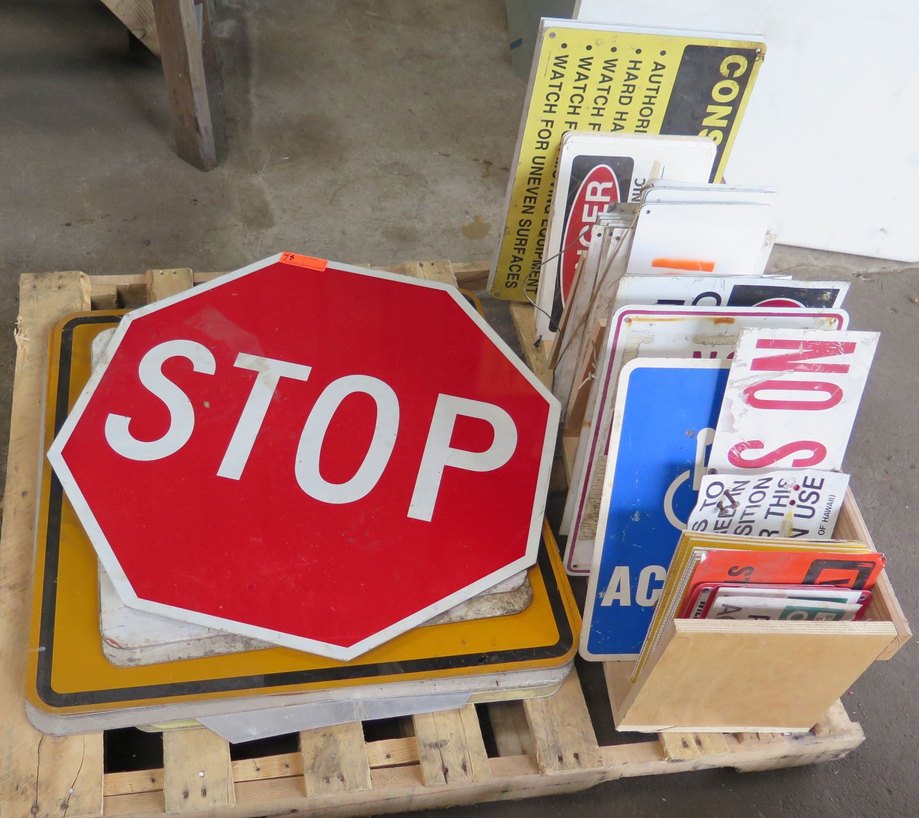 Do Not Multiple Box Sign Multiple Signs: Stop, Sidewalk Closed, Danger, etc - Oahu Auctions