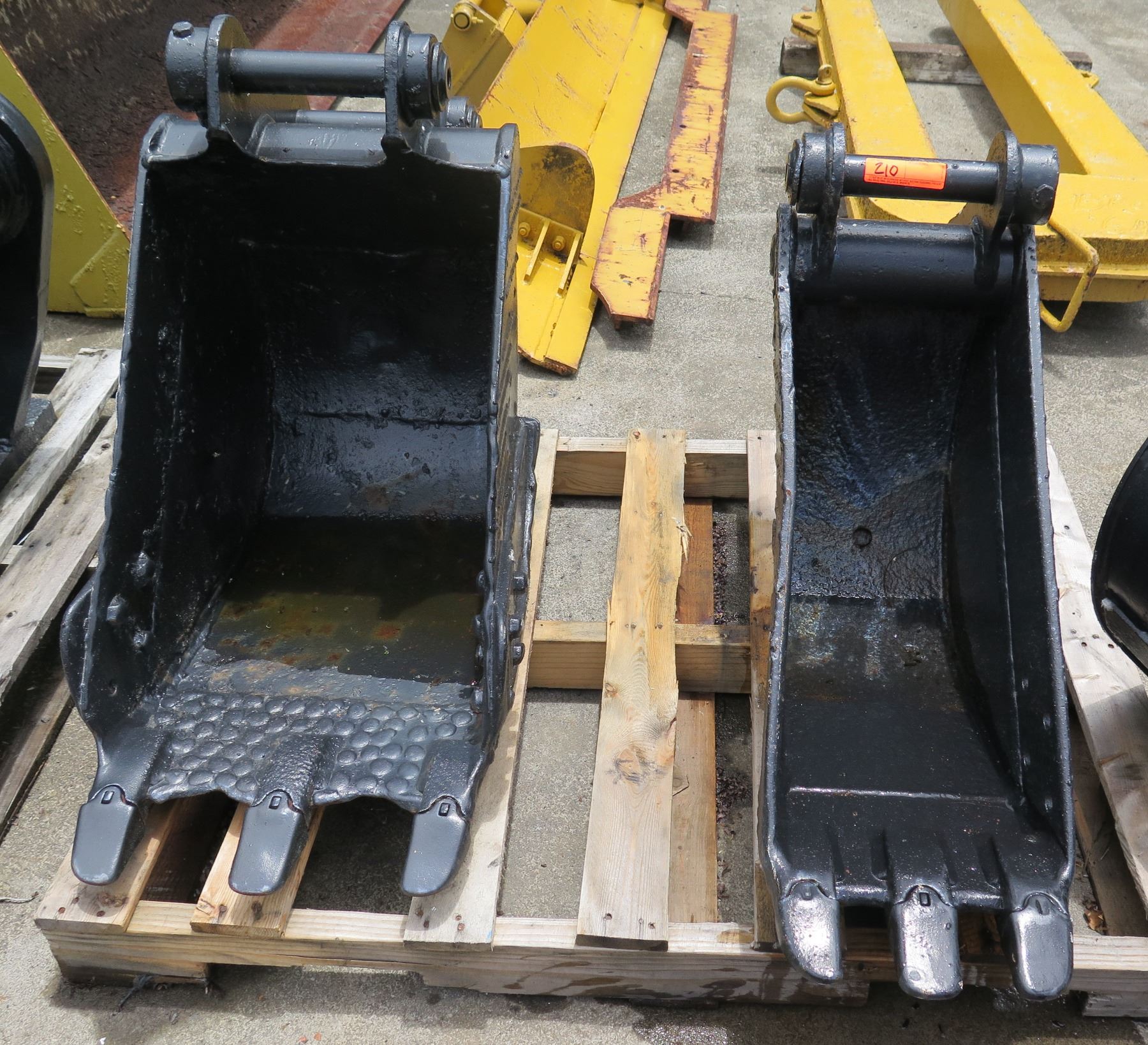 Qty 2 Machine Buckets w/ 3-Teeth Misc Sizes