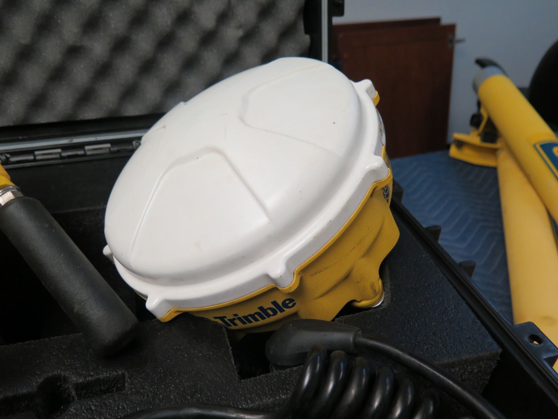 Trimble Test Box Trimble GCS900 Grade Control System w/ CB460 Control Box