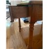 Image 2 : Oak Side Table 22 x 26 Drawer