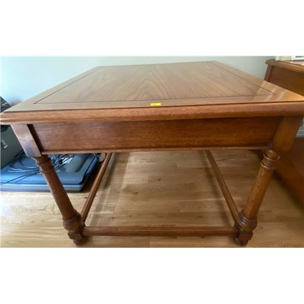 Oak Side Table 26 x 26b x 22H