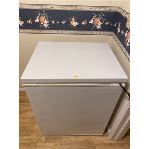 Frigidaire Small Chest Freezer 27 x 22 x 34T
