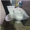 Image 2 : 2 Pc - x2 Ceramic Toilets