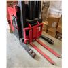 Image 2 : Raymond - Electric Forklift (model 20R30TT) battery needs repair)