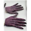 Image 2 : "DC Legends of Tomorrow" - 2 pairs of Alien Gary gloves w/ 1 pair of unpainted Gary gloves