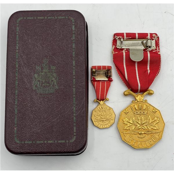 2pc Canadian Forces Service Medals Elizabeth II Dei Gratia Regina Canada (with case)
