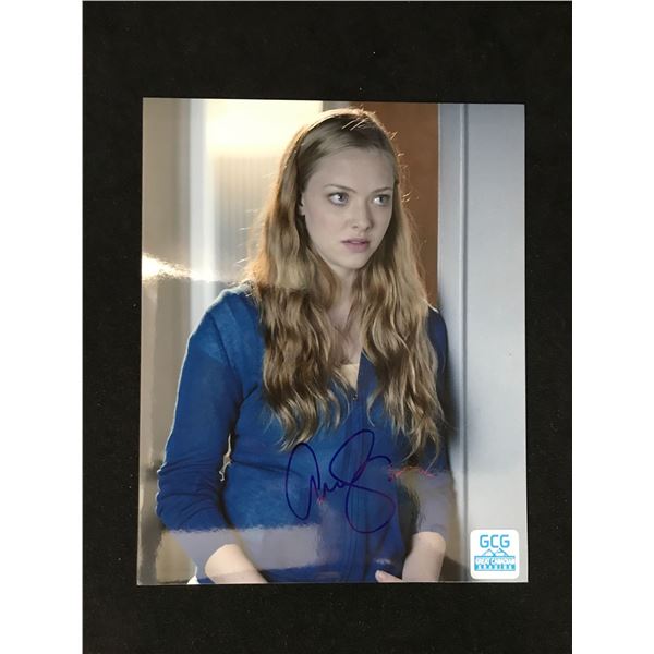 AMANDA SEYFRIED SIGNED 8X10 PHOTO GCG COA