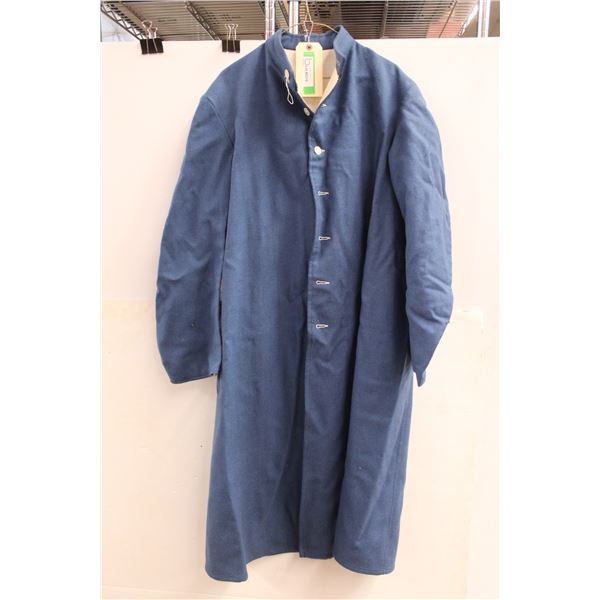 * Vintage Women's Hospital Gown (1952)