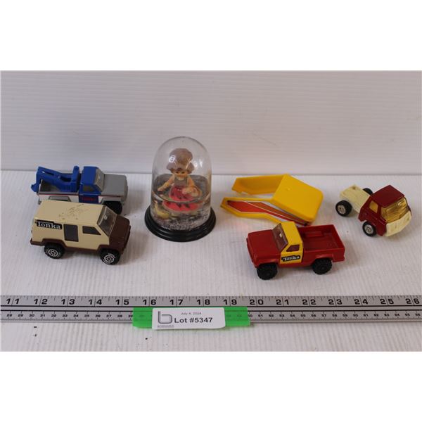 (4) Medium Tonka Toy Trucks & Snowglobe