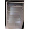 Image 3 : * Hamilton Beach Mini Fridge - 18.5" Wide x 18" Deep x 33" Tall (Works)
