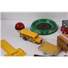 Image 3 : Lot of: Jacob's Ladder, (6) Toy Cars, Shells, Coin Purse, Misc.