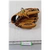 Image 1 : Wilson Children's Baseball Glove - 11"